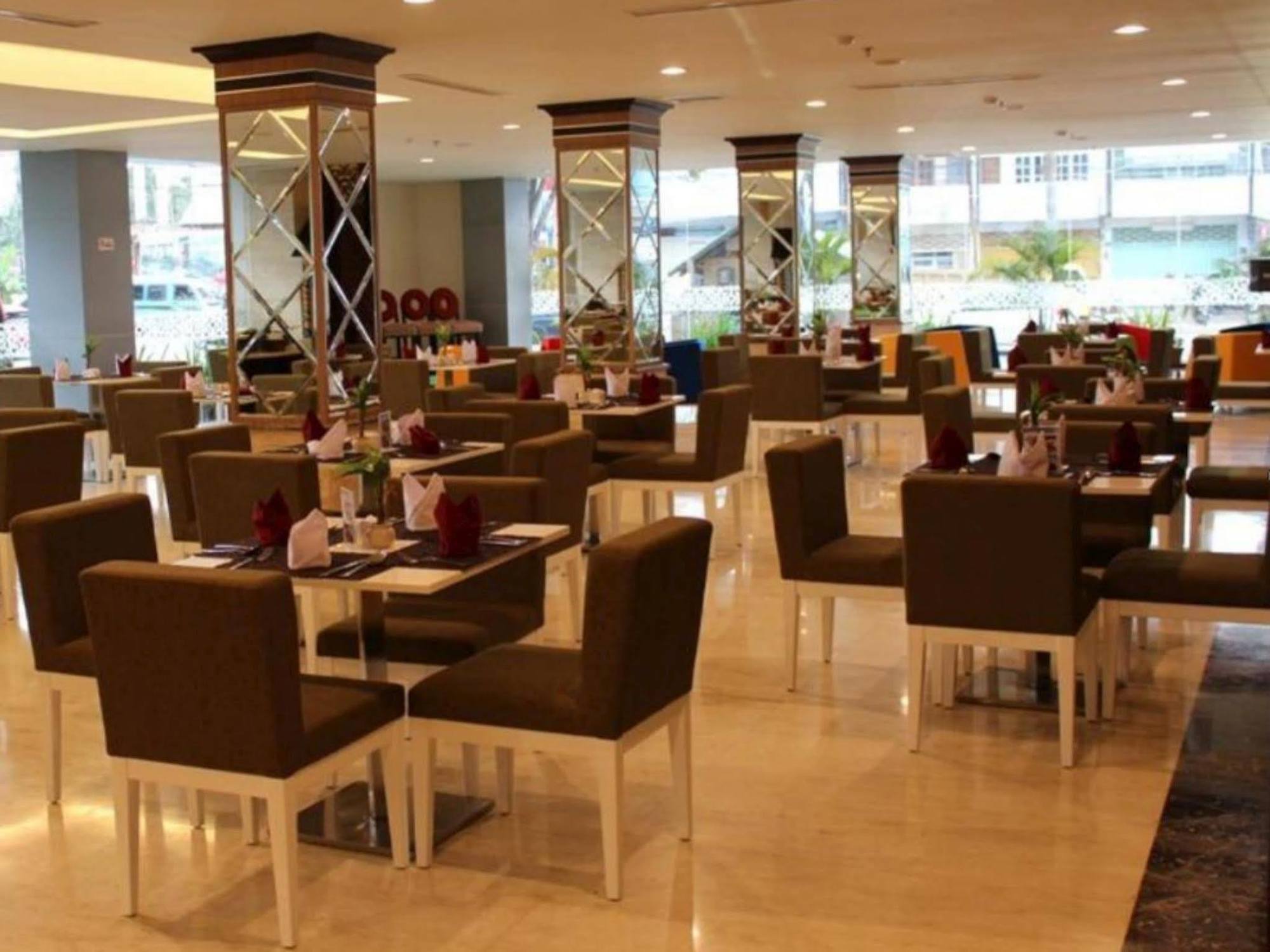 Plaza Inn Kendari Ngoại thất bức ảnh